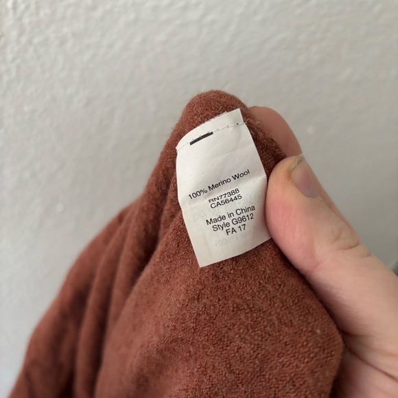 Madewell 100% wool Burnt orange sweater size M - Picture 3 of 4